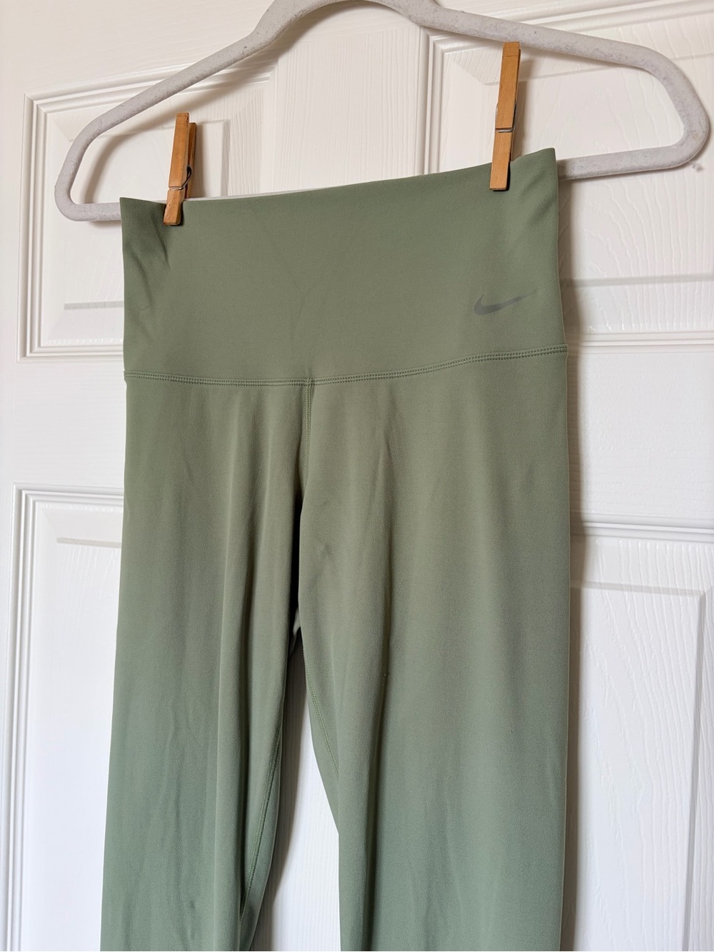 Nike Zenvy High Waisted Full Length Sage Green Leggings — Size Small